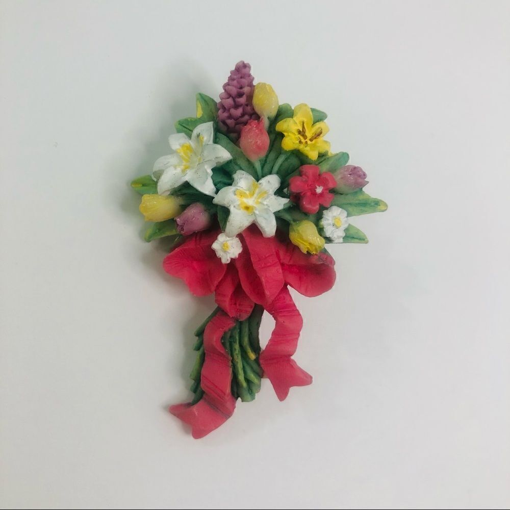 ‎3D flower bouquet brooch/ pin